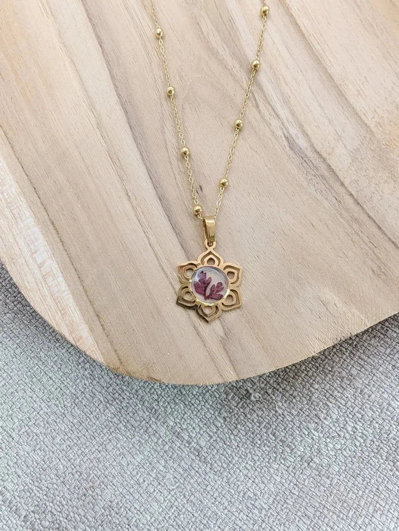 collier mandala géranium sauvage