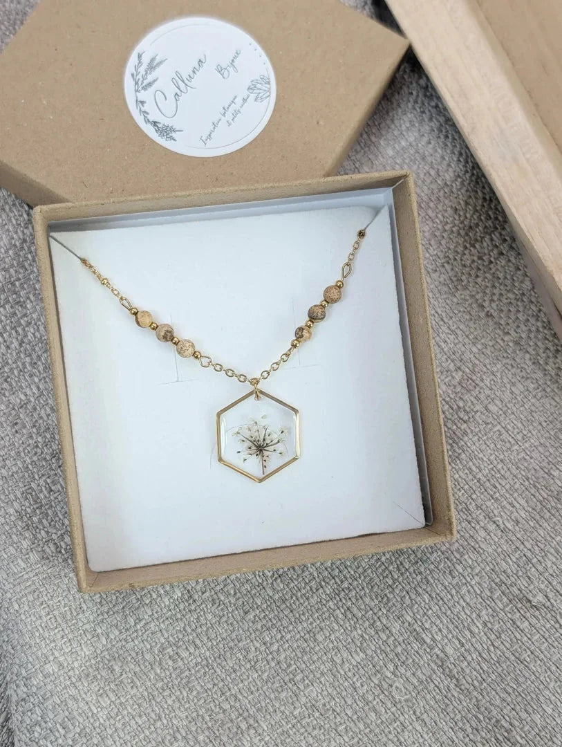 Collier pierres et fleurs de carottes