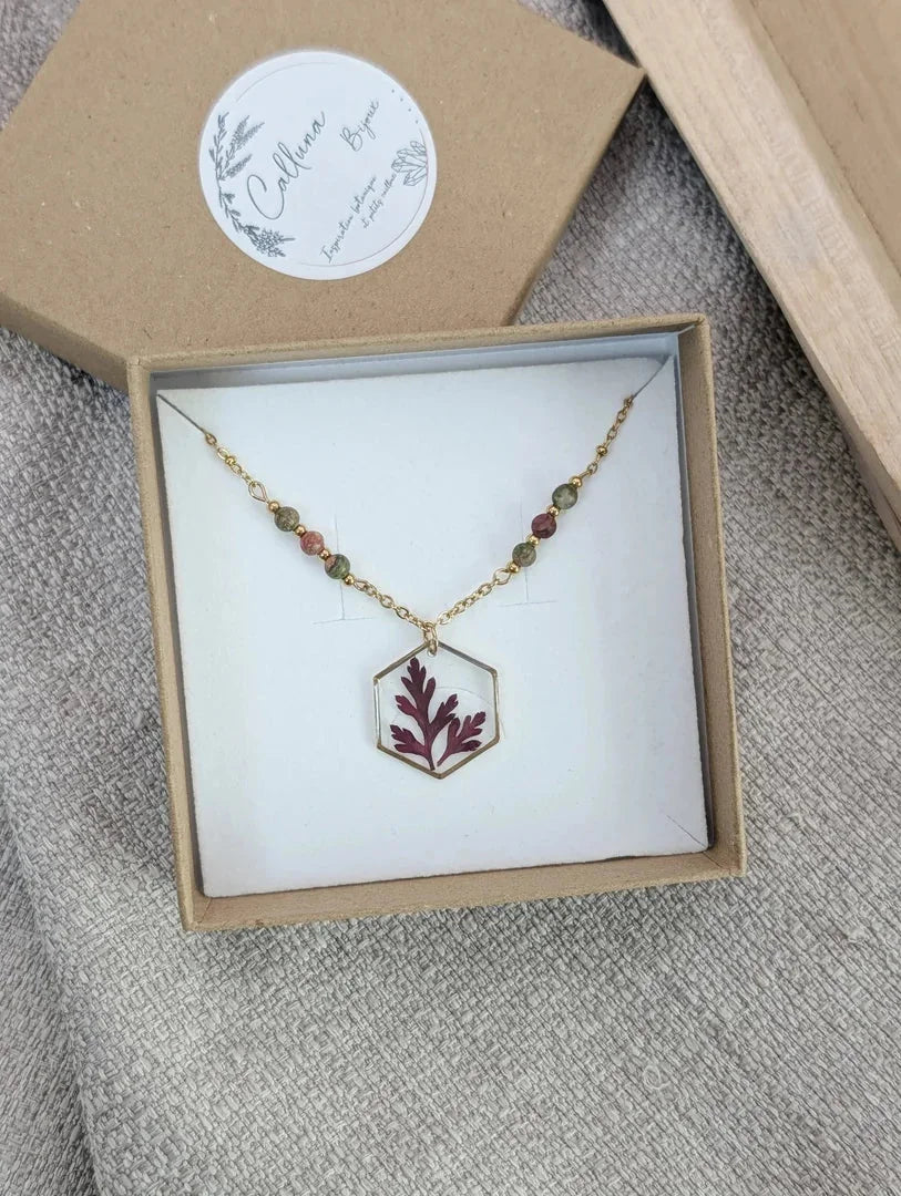 Collier pierres et géraniums